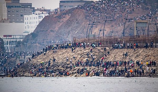 Ceuta Migranti Polizia